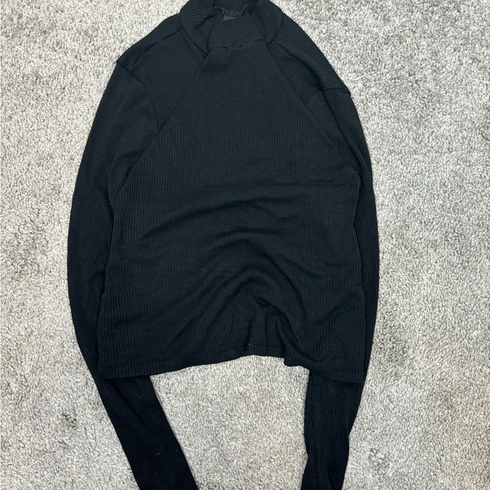 Black long sleeve‎ windsor turtle neck